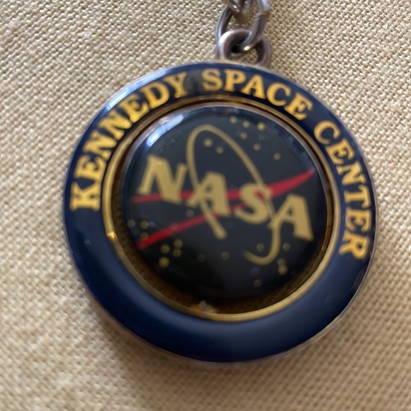 KENNEDY SPACE CENTER KEY RING - Picture 3 of 3